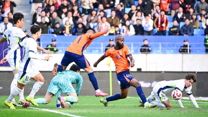 关于曼联训练开放日，赛前篮板制胜引欢呼，中超在即，年轻球员得到机会的信息-MILANSPORT